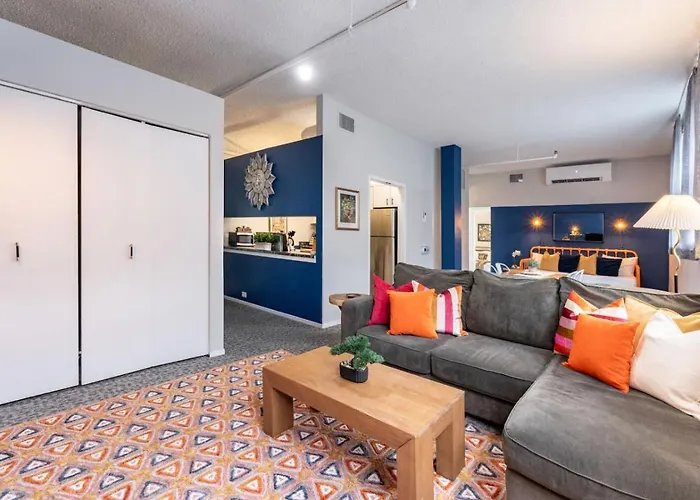 Sleep 14 Downtown, Vintage 5bd-2ba Gym & Patio Apartamento *