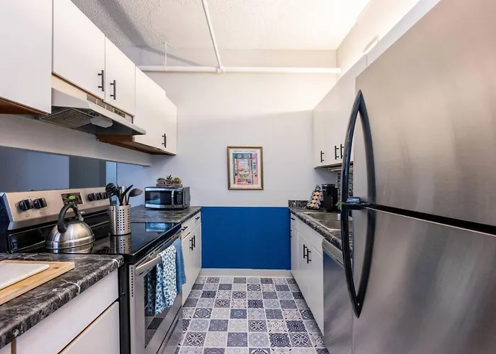Sleep 14 Downtown, Vintage 5bd-2ba Gym & Patio
