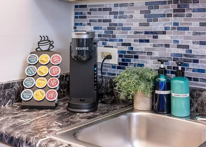 Sleep 14 Downtown, Vintage 5bd-2ba Gym & Patio