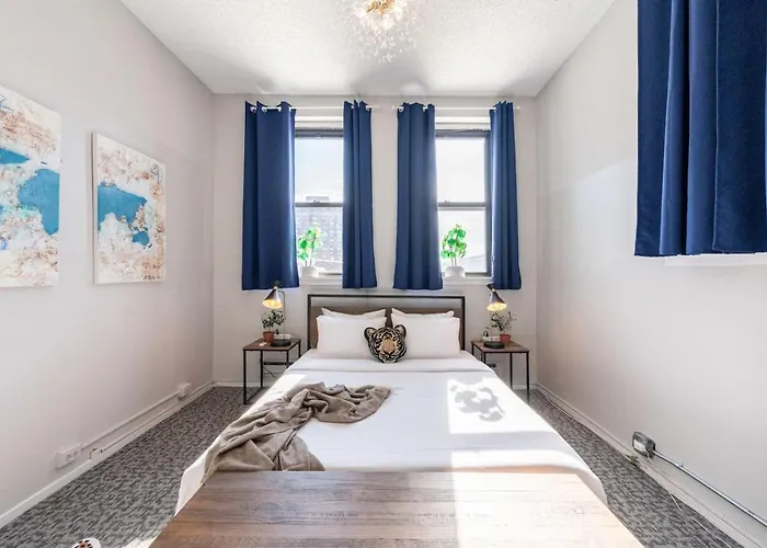 Sleep 14 Downtown, Vintage 5bd-2ba Gym & Patio