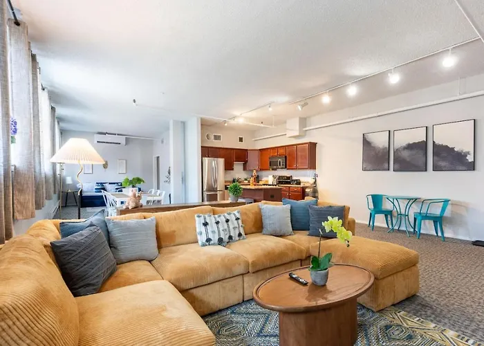Sleep 14 Downtown, Vintage 5bd-2ba Gym & Patio Apartamento *