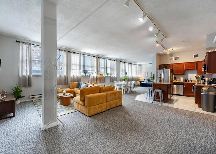 Apartamento Sleep 14 Downtown, Vintage 5bd-2ba Gym & Patio