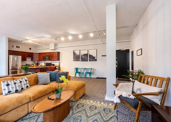 Sleep 14 Downtown, Vintage 5bd-2ba Gym & Patio Apartamento *