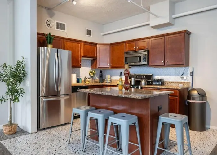 Apartamento Sleep 14 Downtown, Vintage 5bd-2ba Gym & Patio