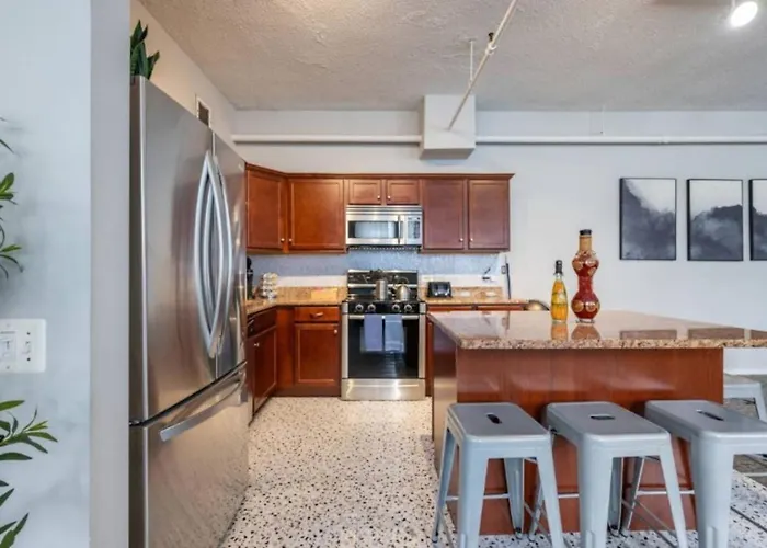 Apartamento Sleep 14 Downtown, Vintage 5bd-2ba Gym & Patio *