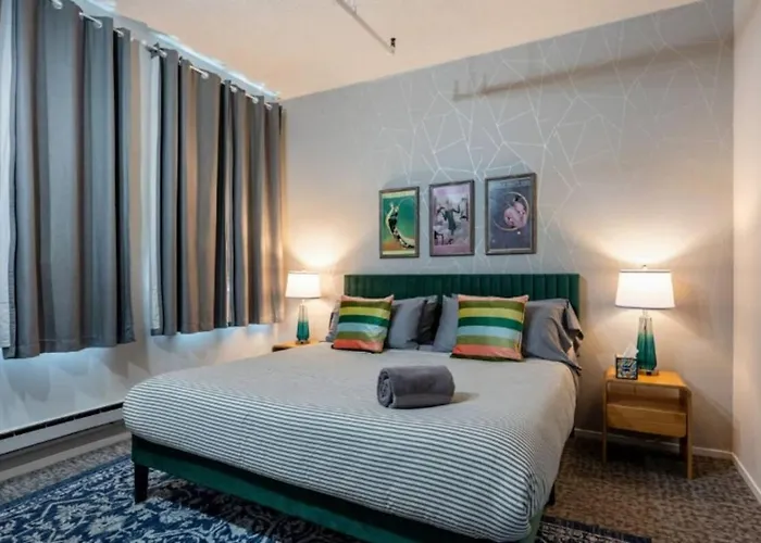Sleep 14 Downtown, Vintage 5bd-2ba Gym & Patio Apartamento