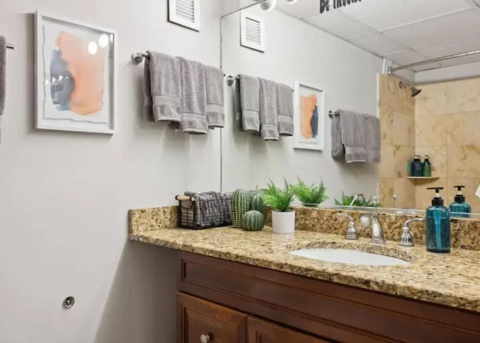 Sleep 14 Downtown, Vintage 5bd-2ba Gym & Patio Apartamento