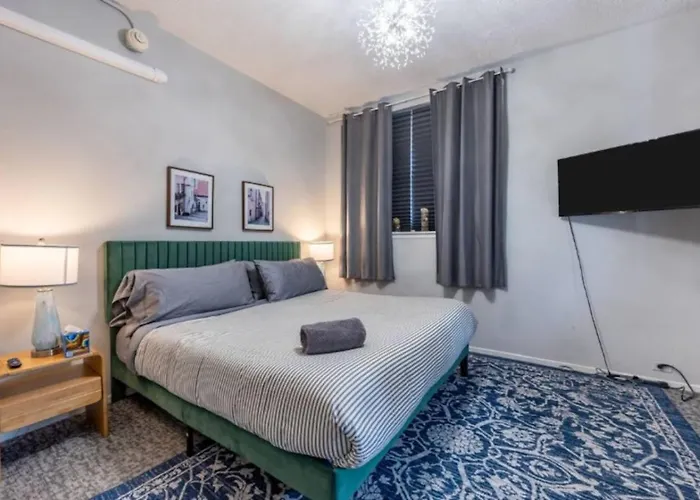 Sleep 14 Downtown, Vintage 5bd-2ba Gym & Patio Apartamento *