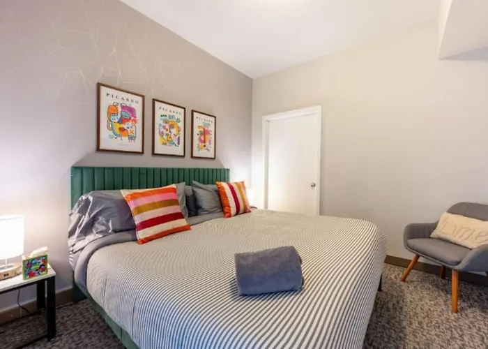 Sleep 14 Downtown, Vintage 5bd-2ba Gym & Patio Apartamento *