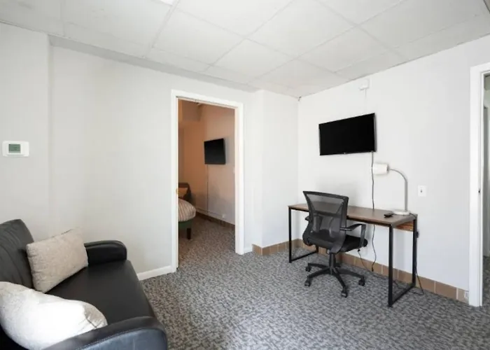 Sleep 14 Downtown, Vintage 5bd-2ba Gym & Patio * Chicago